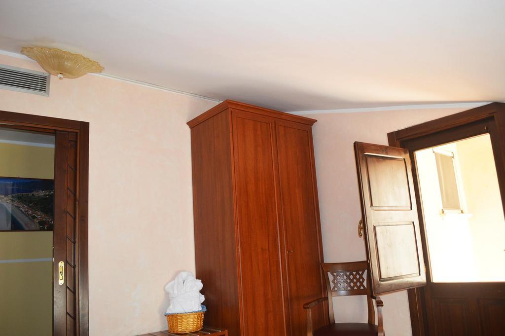 Hotel Palazzo Krataiis Шила Екстериор снимка